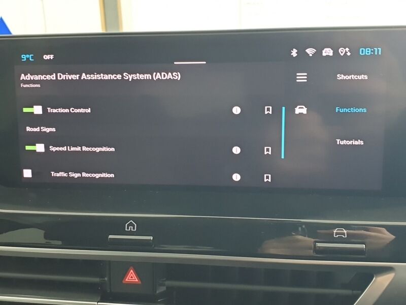 More views of Citroen e-C4 X