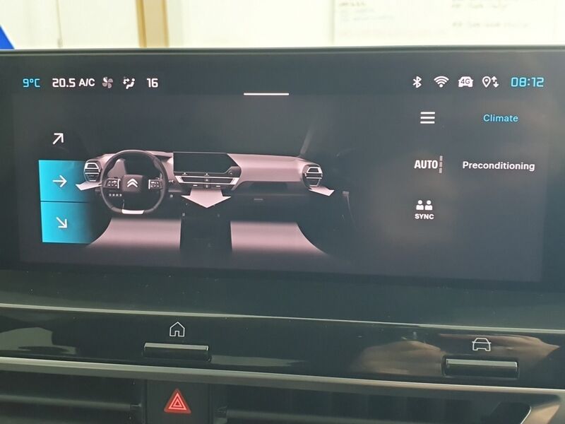 More views of Citroen e-C4 X