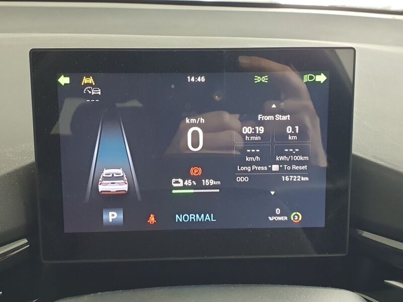 More views of MG MG4