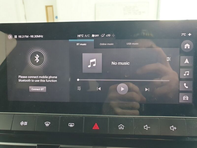 More views of MG MG4