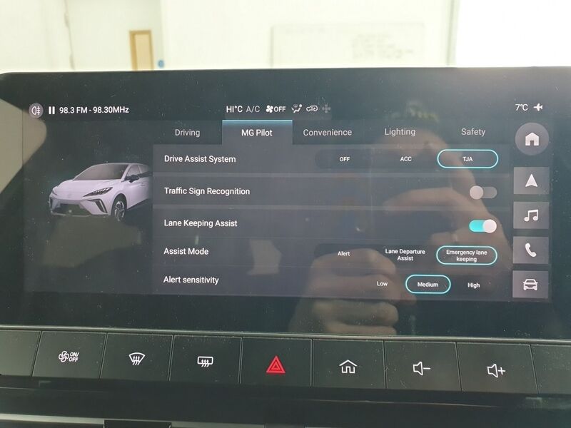 More views of MG MG4