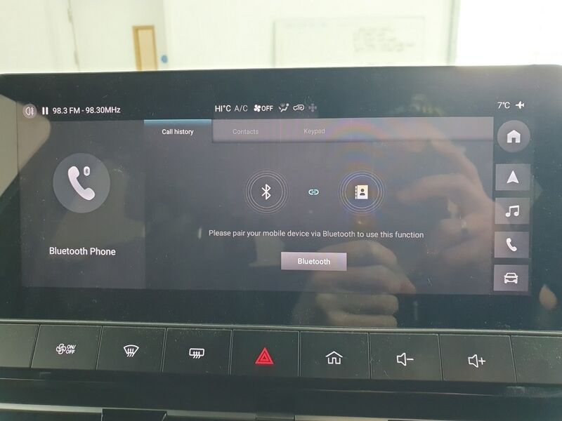 More views of MG MG4