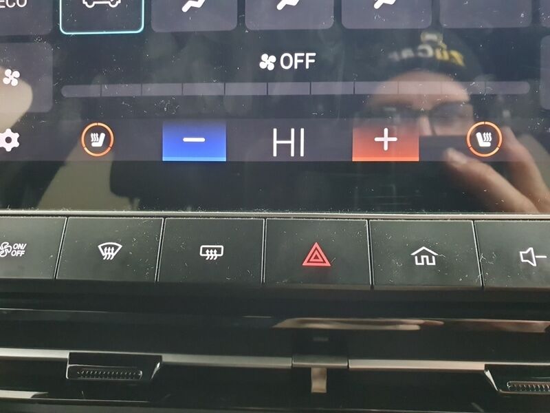 More views of MG MG4