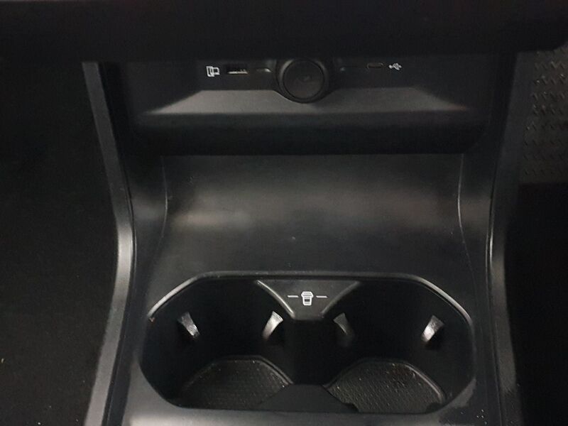 More views of MG MG4