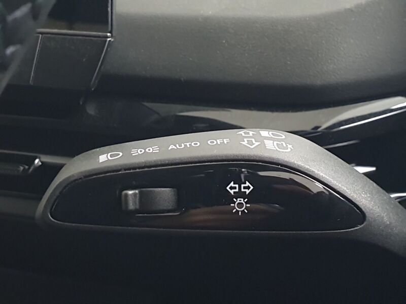 More views of MG MG4