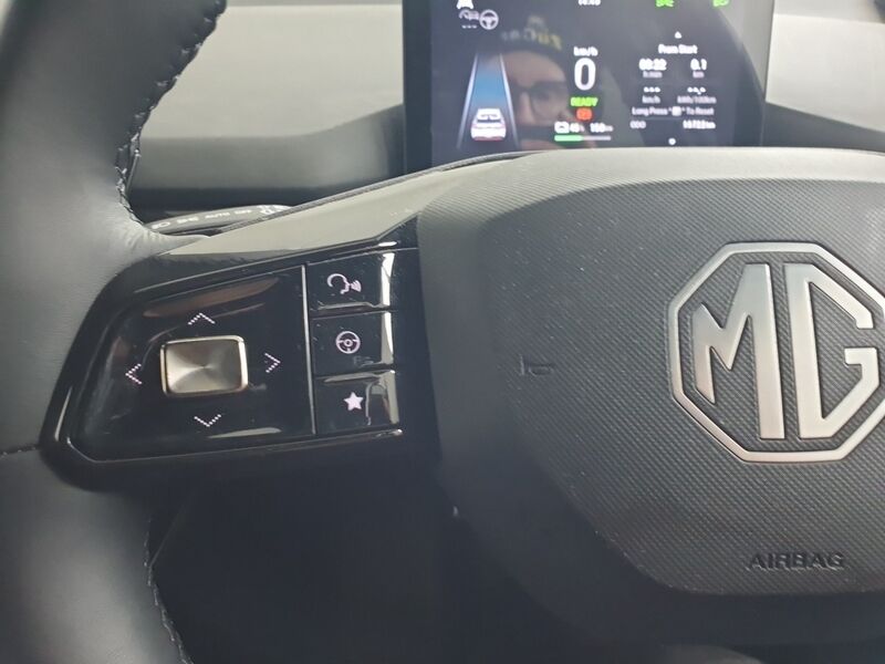 More views of MG MG4