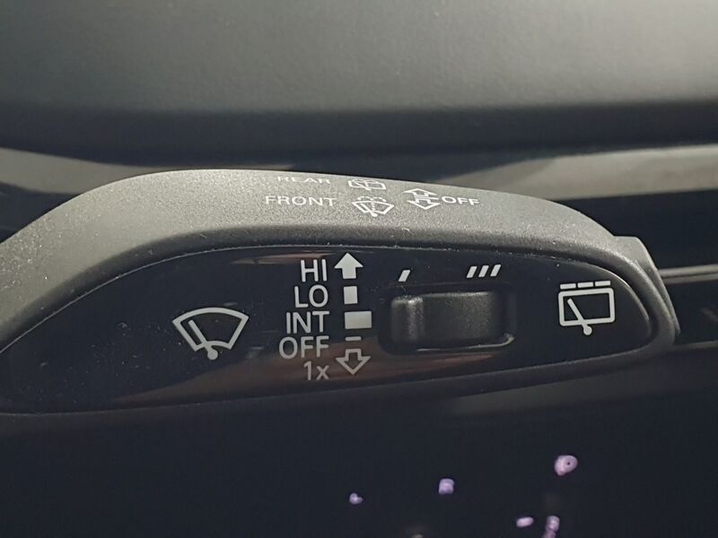 More views of MG MG4