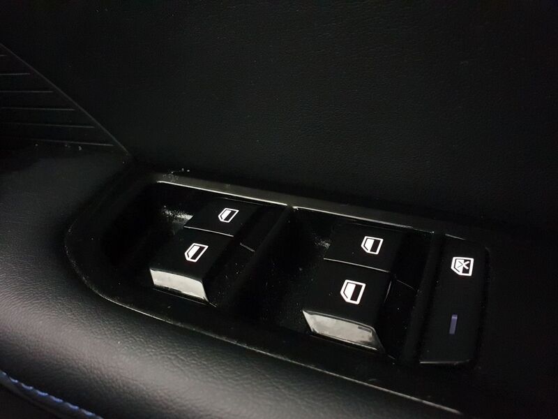 More views of MG MG4