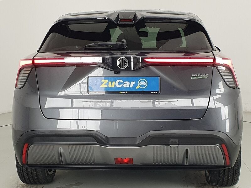 More views of MG MG4