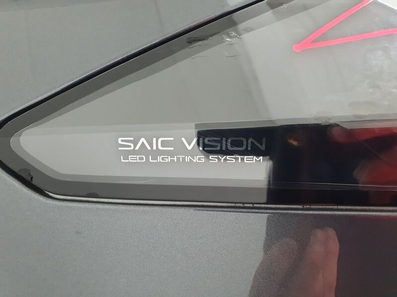 More views of MG MG4