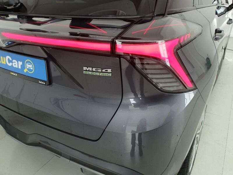 More views of MG MG4