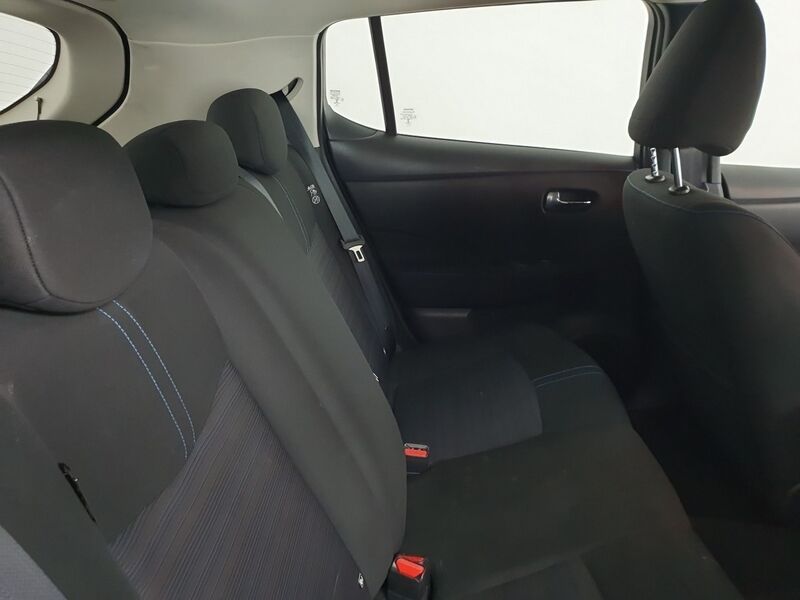 More views of Nissan Leaf