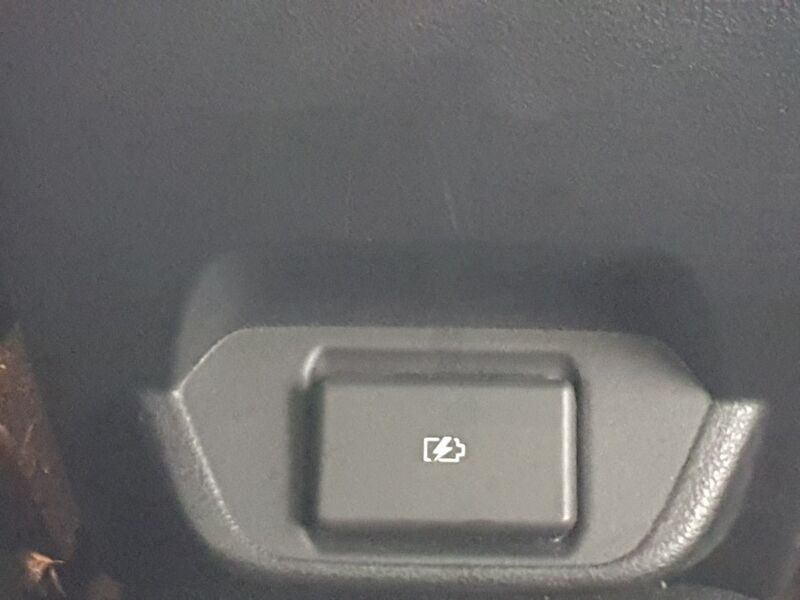 More views of Nissan Leaf