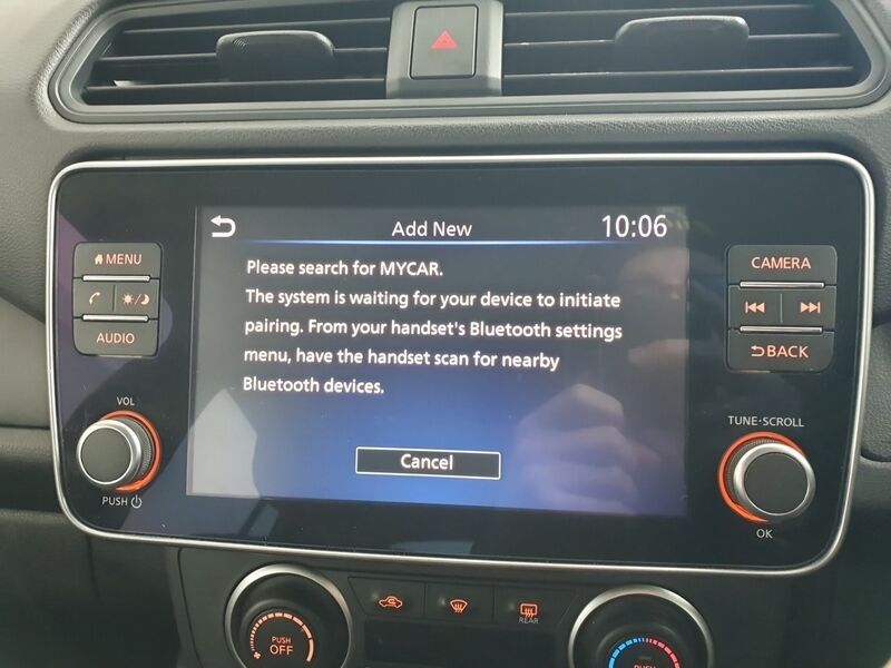 More views of Nissan Leaf