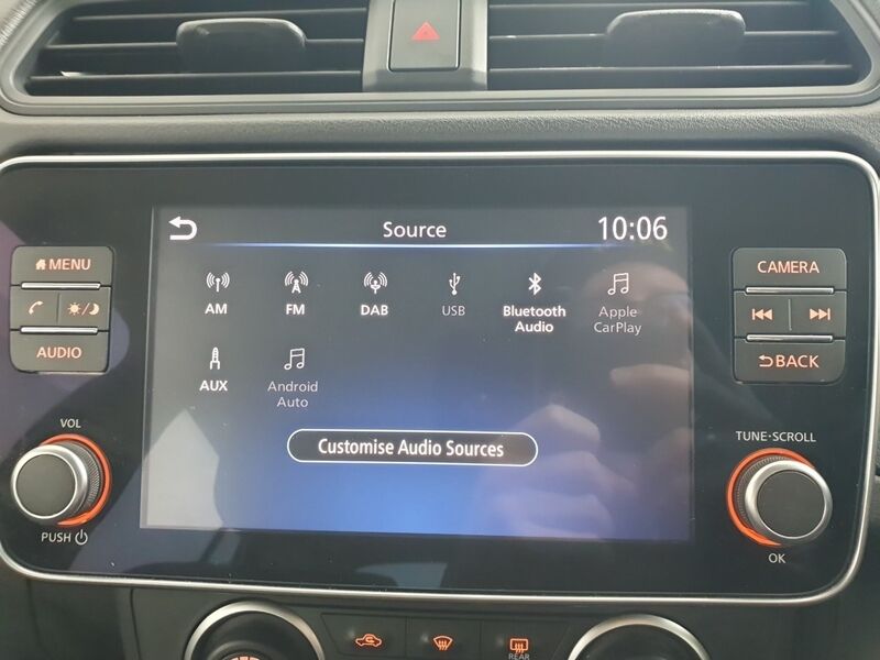 More views of Nissan Leaf