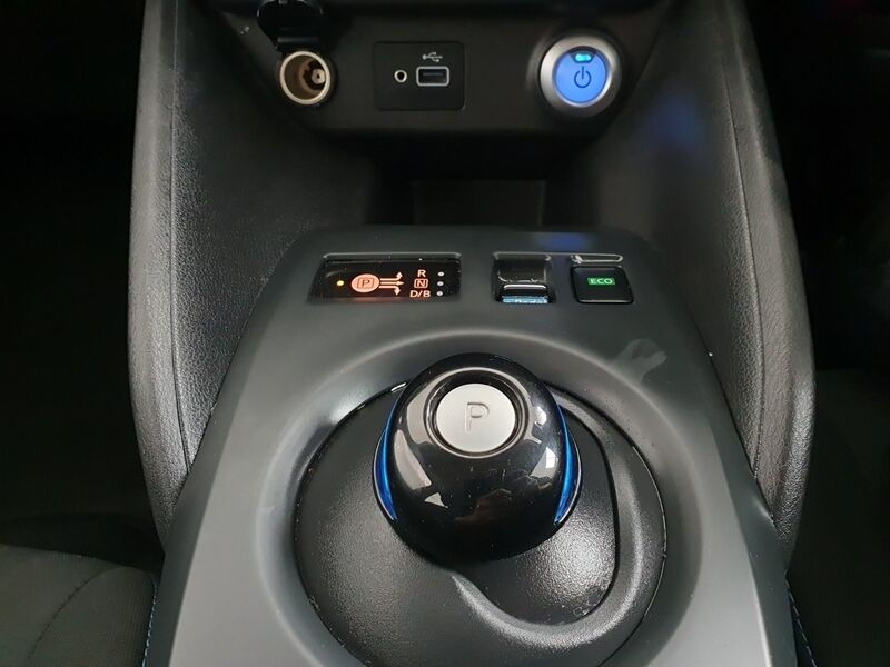 More views of Nissan Leaf