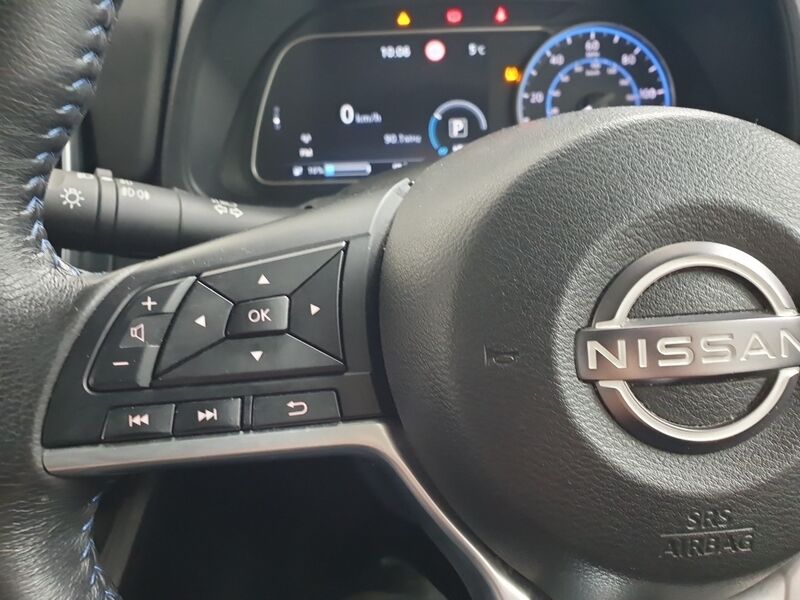 More views of Nissan Leaf