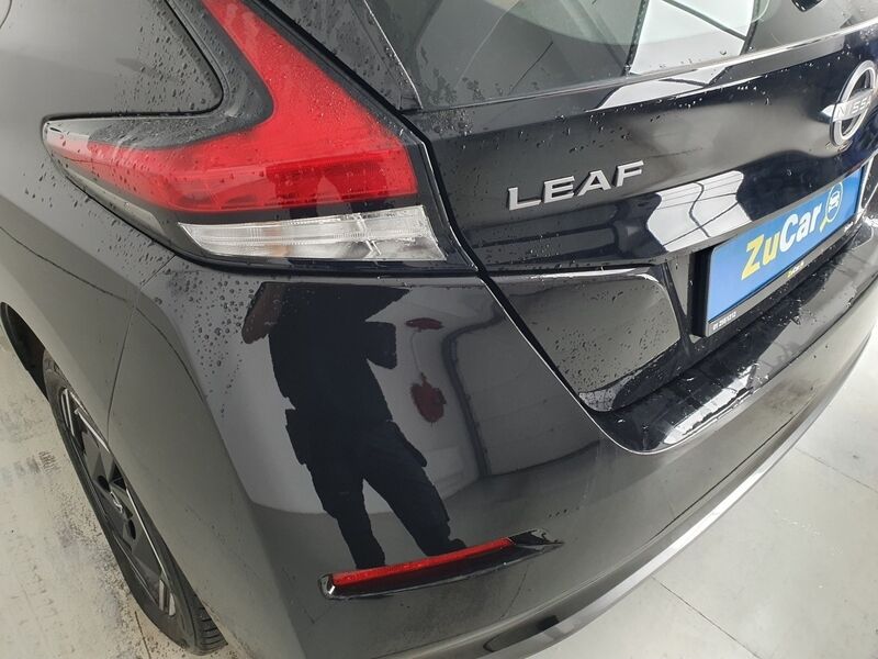 More views of Nissan Leaf