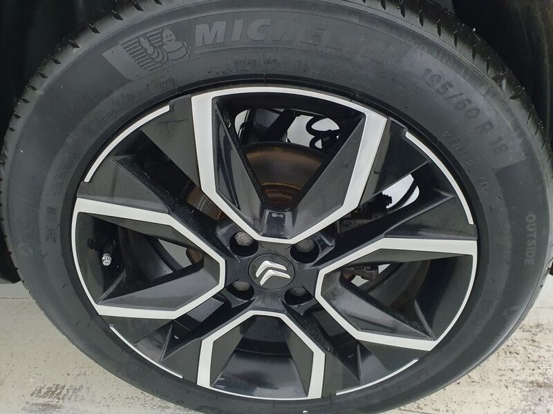 More views of Citroen e-C4 X