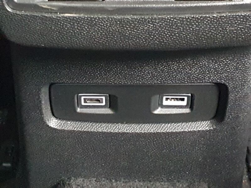 More views of Citroen e-C4 X