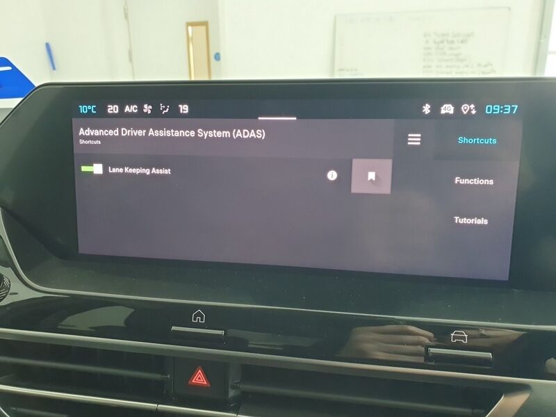 More views of Citroen e-C4 X