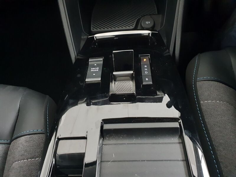 More views of Citroen e-C4 X