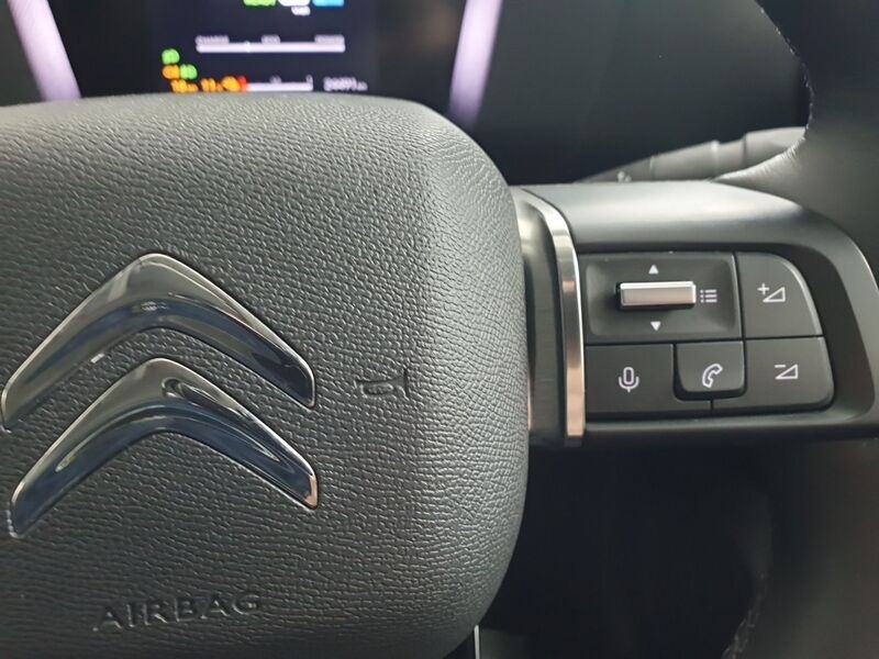 More views of Citroen e-C4 X