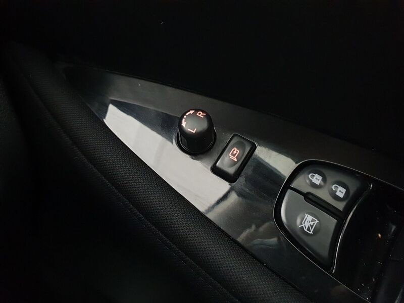 More views of Nissan Leaf