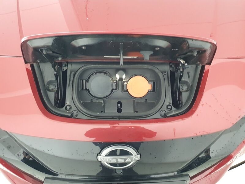 More views of Nissan Leaf