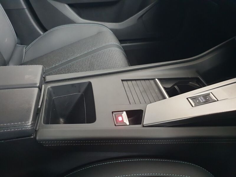 More views of Peugeot 308