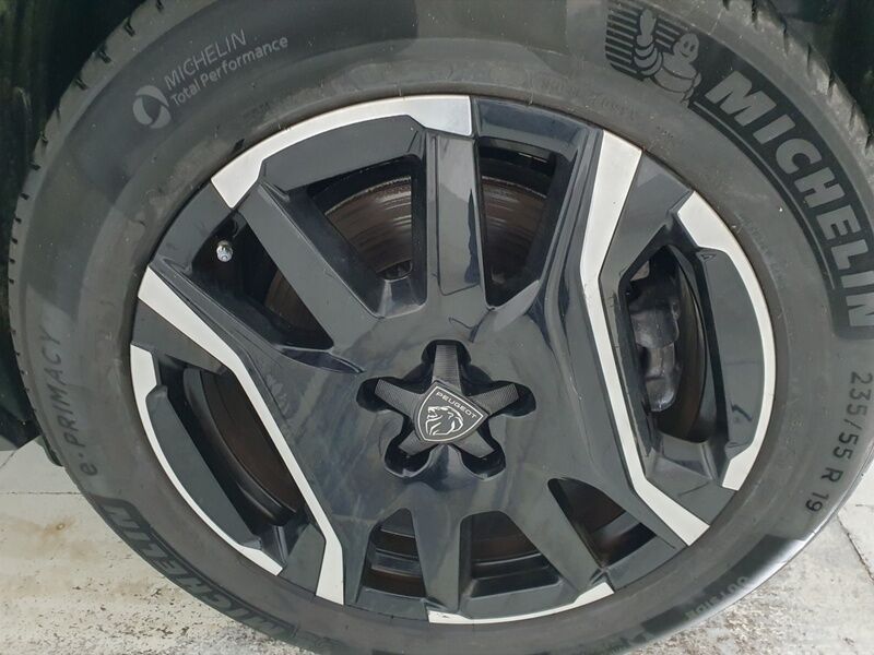 More views of Peugeot 3008