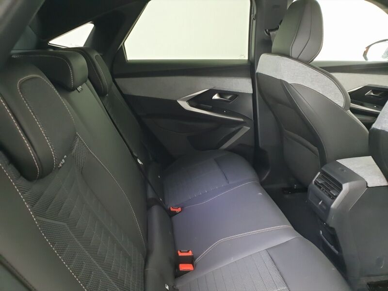 More views of Peugeot 3008