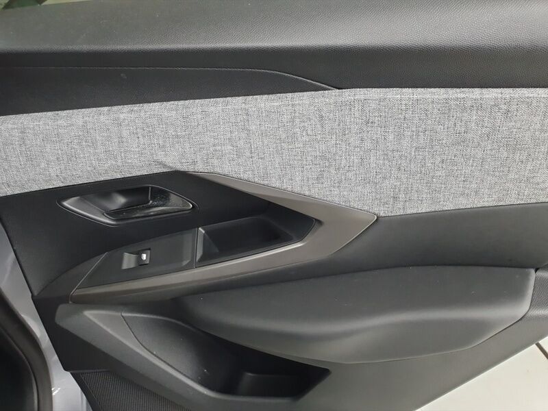 More views of Peugeot 3008