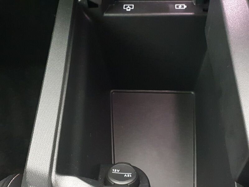 More views of Peugeot 3008