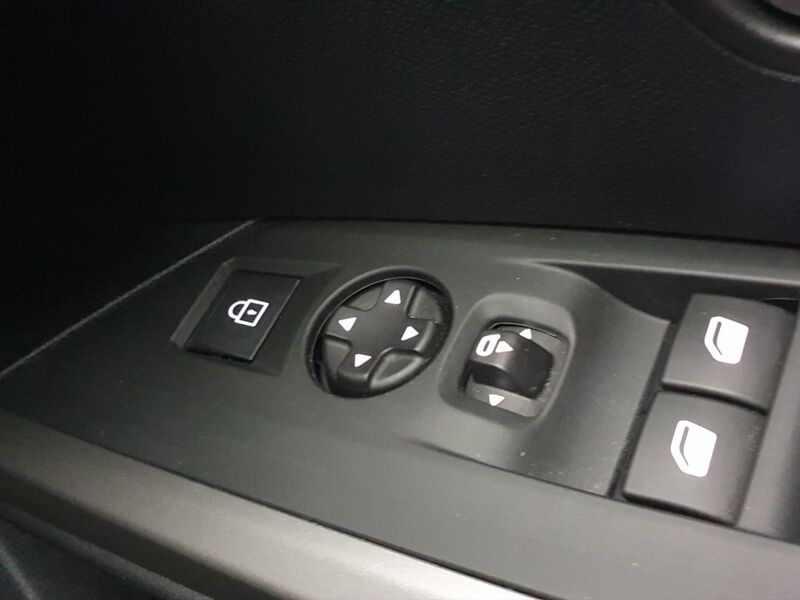 More views of Peugeot 3008