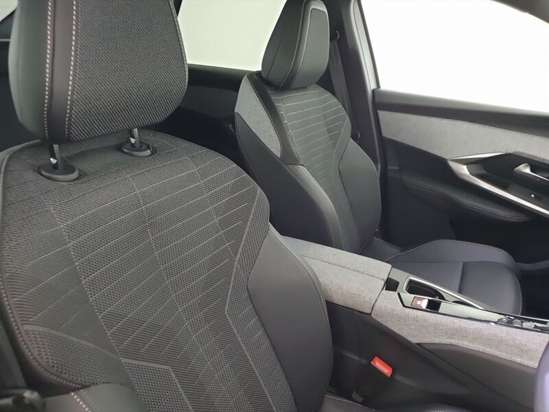 More views of Peugeot 3008