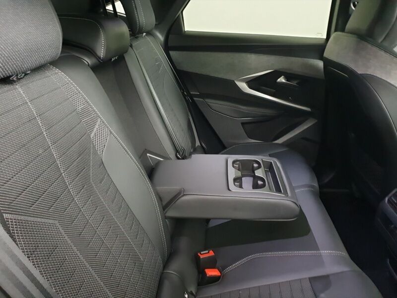 More views of Peugeot 3008