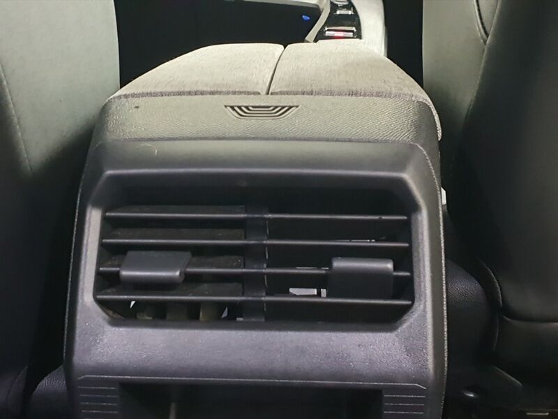 More views of Peugeot 3008