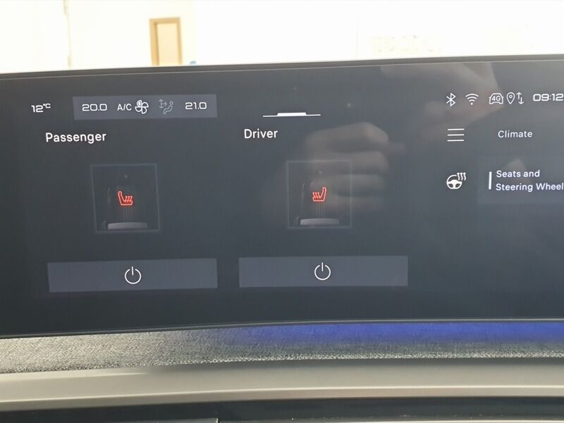 More views of Peugeot 3008