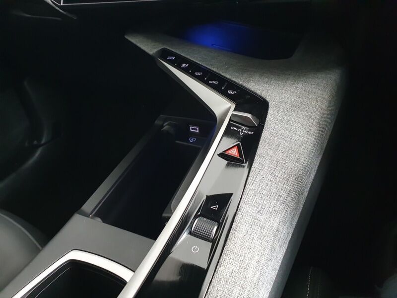 More views of Peugeot 3008