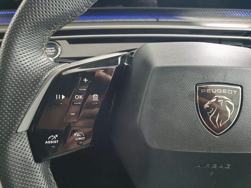 More views of Peugeot 3008