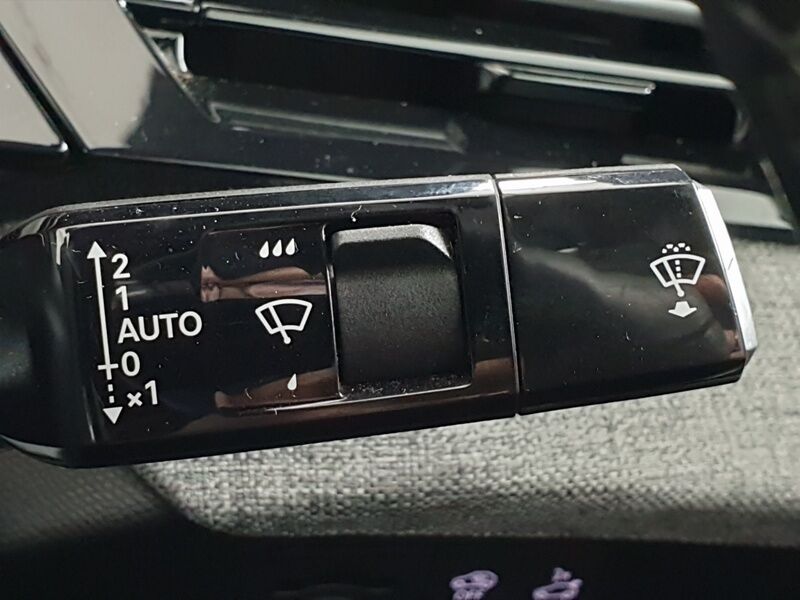 More views of Peugeot 3008