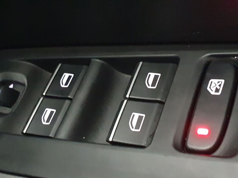 More views of Peugeot 3008