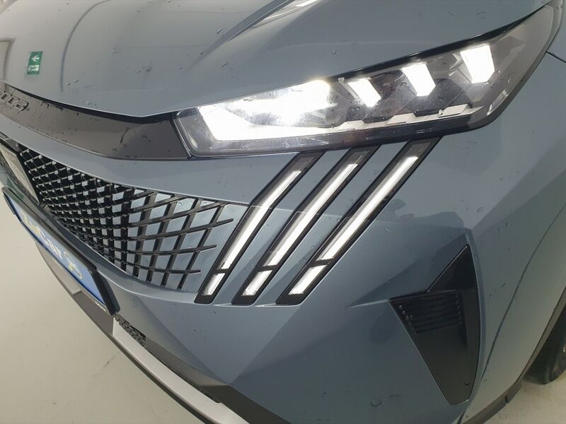 More views of Peugeot 3008