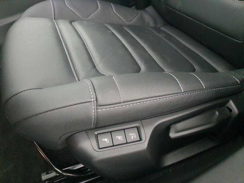 More views of Citroen e-C4 X