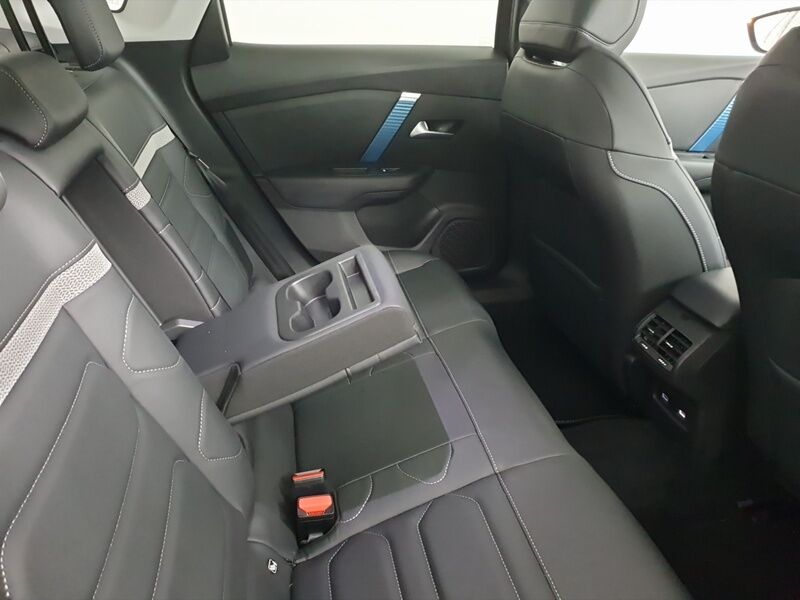 More views of Citroen e-C4 X