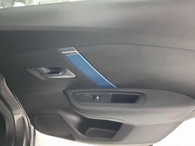 More views of Citroen e-C4 X