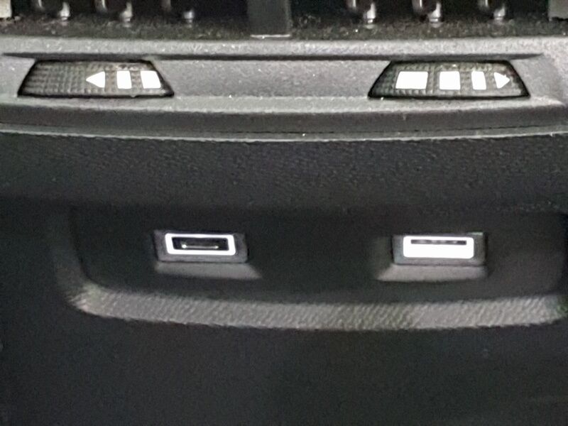 More views of Citroen e-C4 X