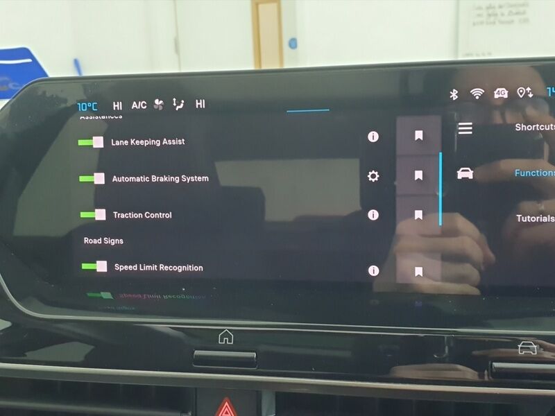 More views of Citroen e-C4 X