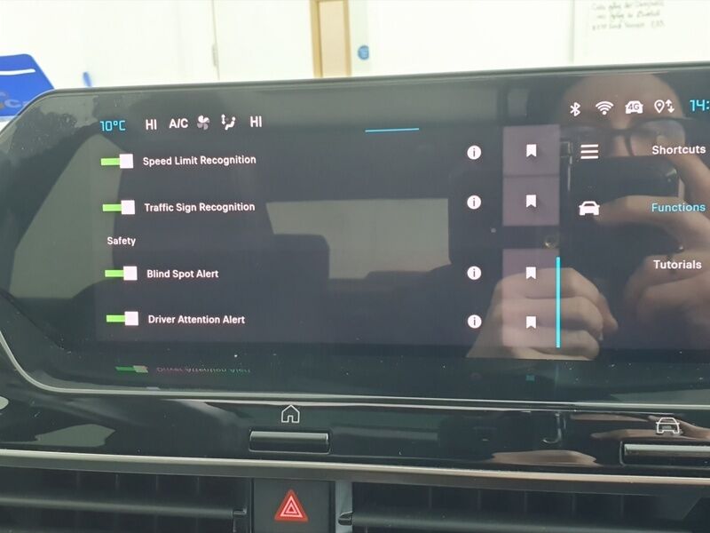 More views of Citroen e-C4 X